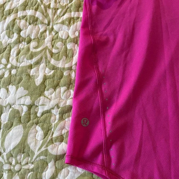 Lululemon Set of Three Sleeveless Tops - Black, White, and Pink Size XS - Picture 8 of 13